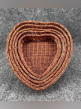 Set Of 5 Heart Nesting Wicker Baskets Rustic Vintage Brown Decor/Display Cottage